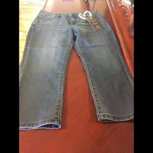 New with tags crop Limited's 312 jean capris